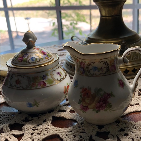1930’s Bavaria Schumann Dresden Flower creamer and sugar bowl with lid. - Picture 12 of 12